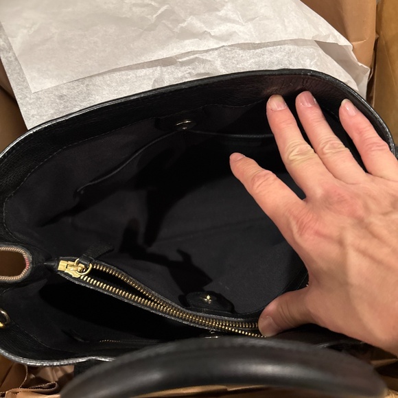 Burberry Derby Tote with Detachable Strap - Picture 4 of 4